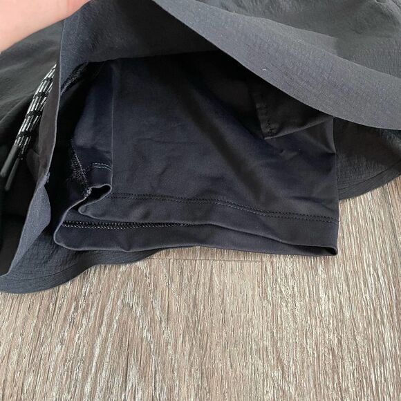 Athleta Crest 2 in 1 Black Shortie Shorts - Size: 6 - Picture 5 of 6